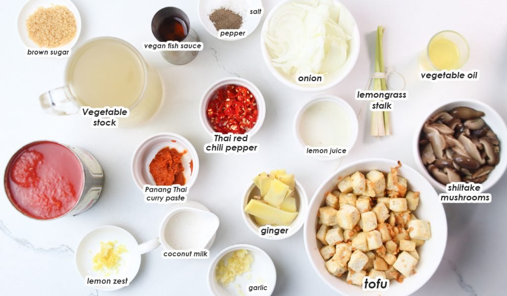 Which spices make Thai Tom Yum soup spicy and flavorful?